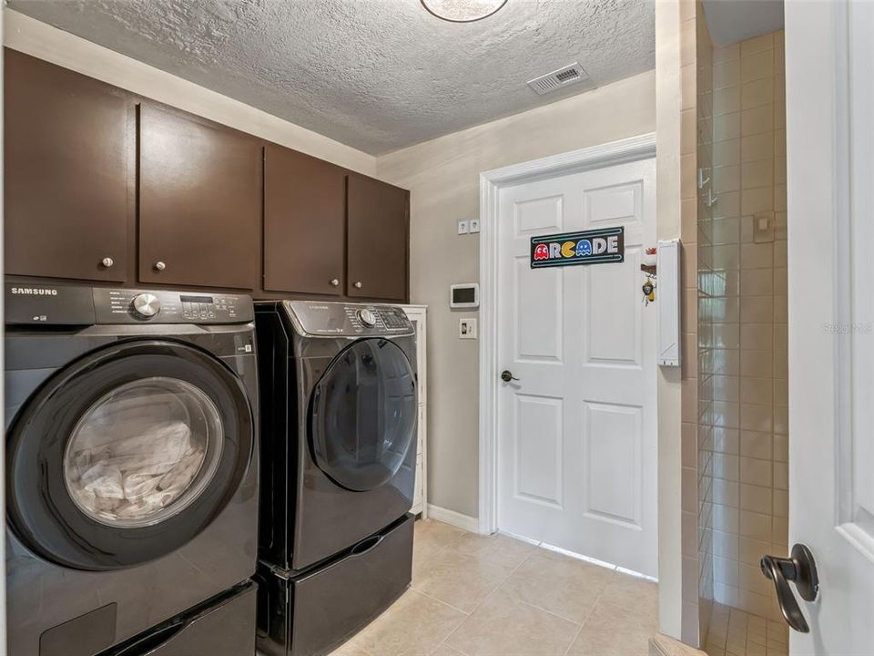 For Sale: $1,325,000 (6 beds, 3 baths, 3141 Square Feet)