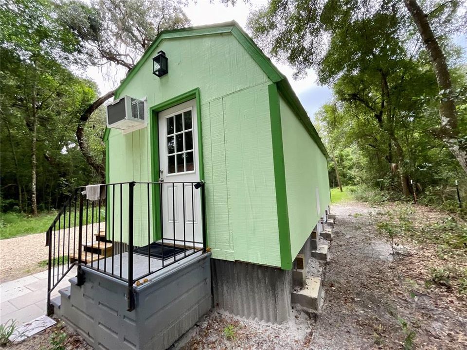 For Sale: $129,900 (1 beds, 1 baths, 234 Square Feet)