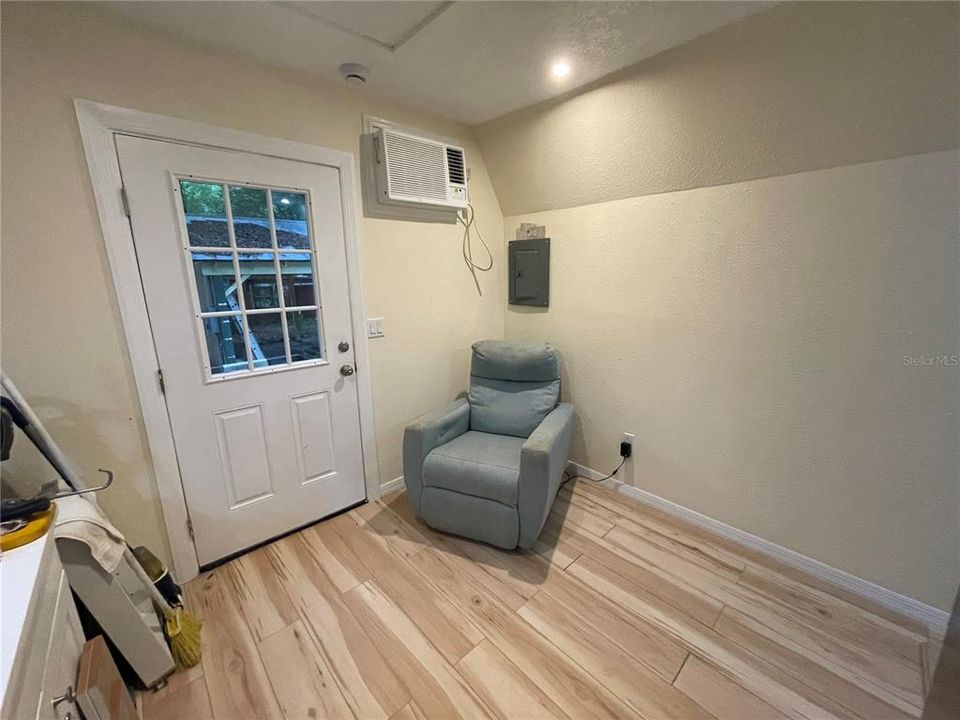For Sale: $129,900 (1 beds, 1 baths, 234 Square Feet)