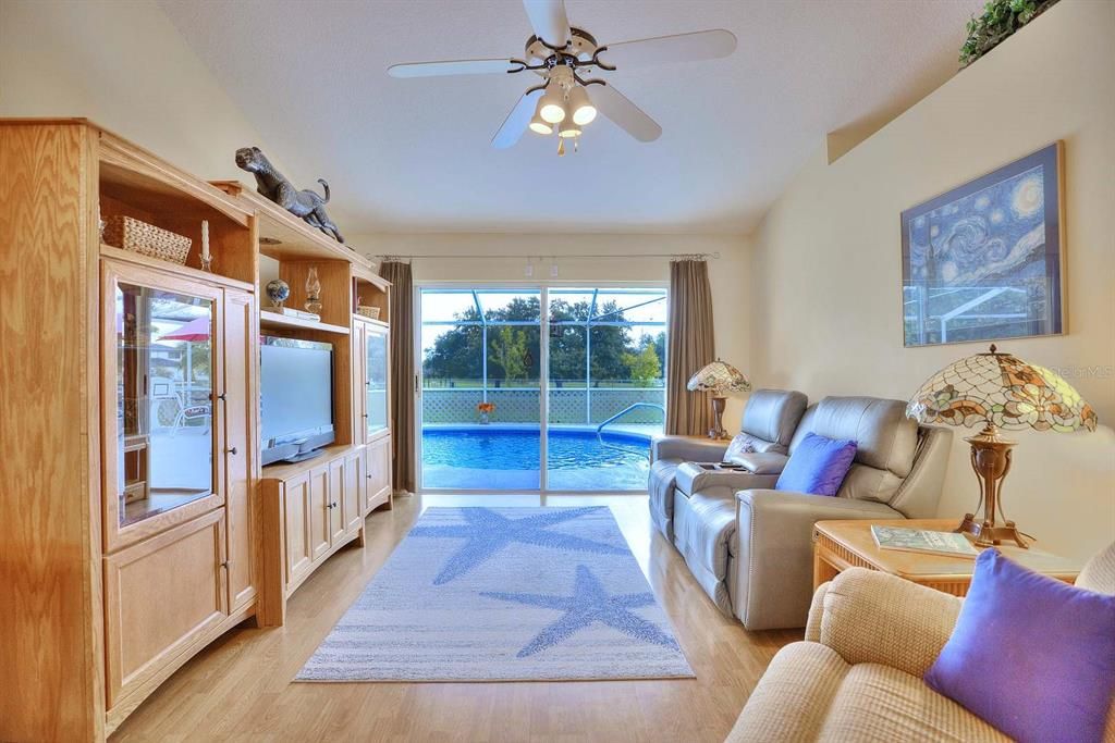 На продажу: $425,000 (3 спален, 2 ванн, 2102 Квадратных фут)