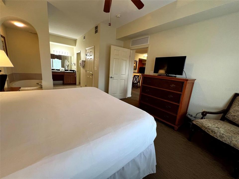 For Sale: $145,000 (2 beds, 2 baths, 1060 Square Feet)