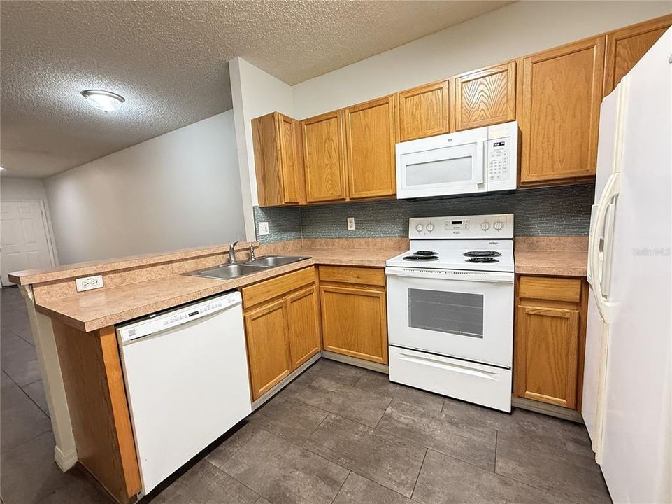 For Rent: $1,700 (3 beds, 3 baths, 1412 Square Feet)