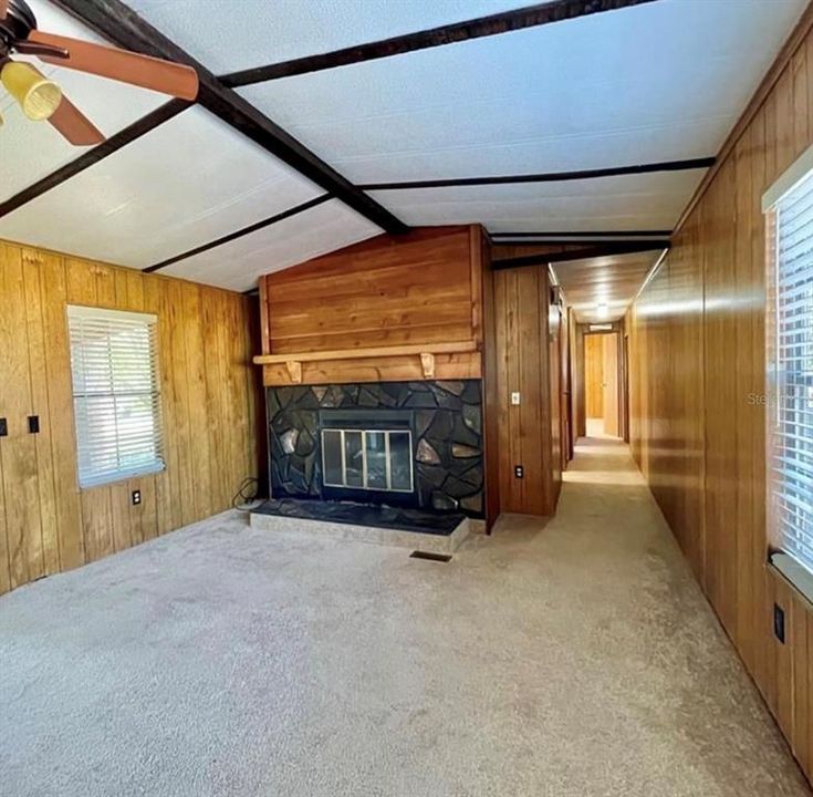 For Sale: $140,000 (2 beds, 1 baths, 896 Square Feet)
