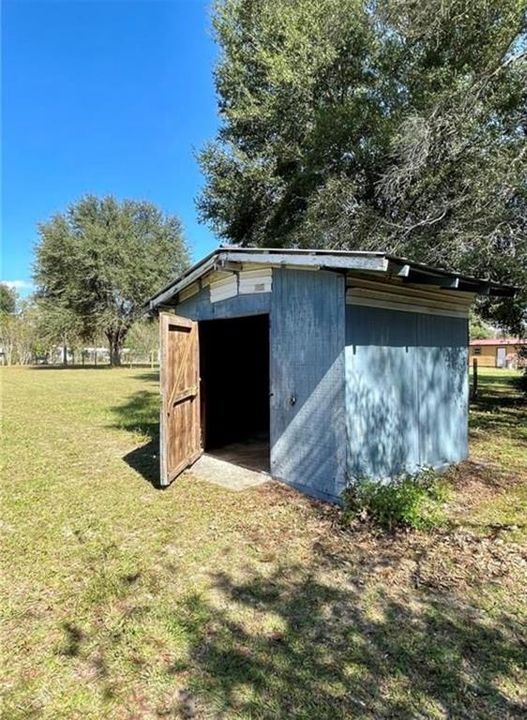 For Sale: $140,000 (2 beds, 1 baths, 896 Square Feet)