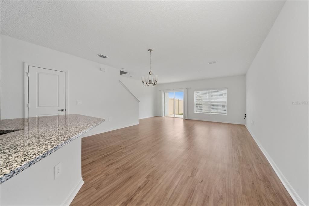 В аренду: $2,050 (3 спален, 2 ванн, 1556 Квадратных фут)