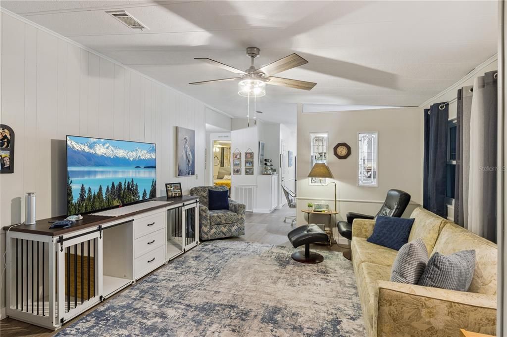 For Sale: $165,000 (2 beds, 2 baths, 1014 Square Feet)