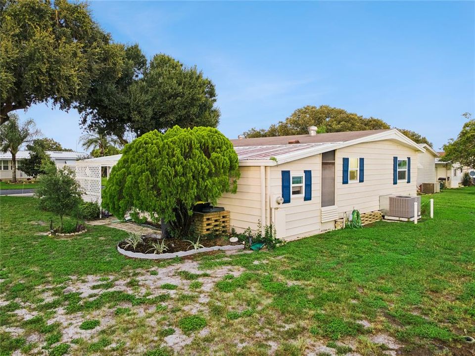 For Sale: $165,000 (2 beds, 2 baths, 1014 Square Feet)