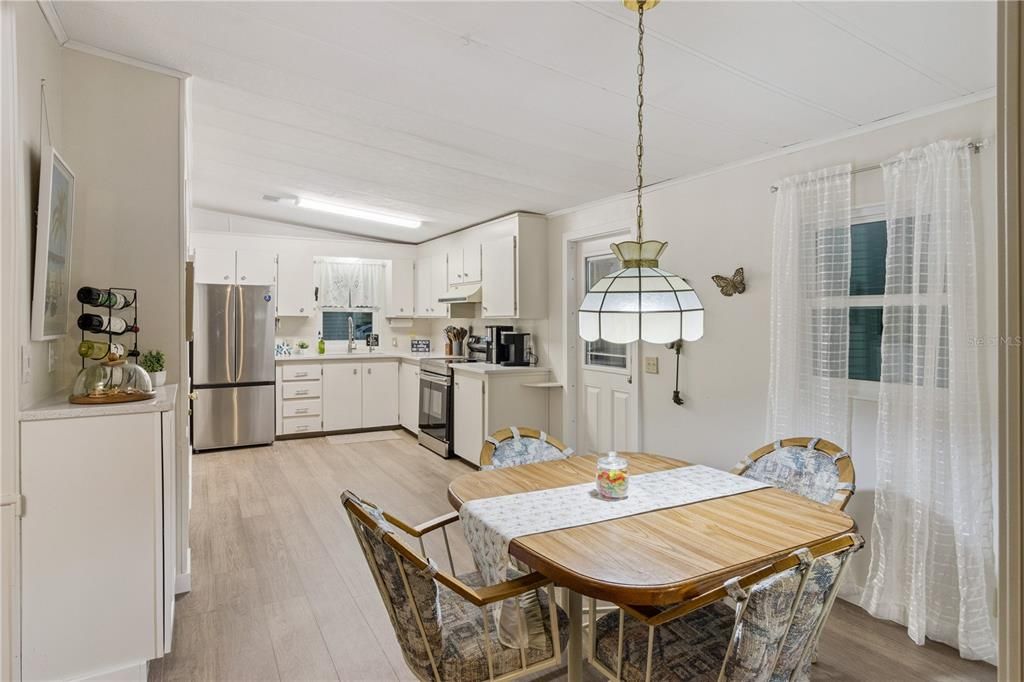For Sale: $165,000 (2 beds, 2 baths, 1014 Square Feet)