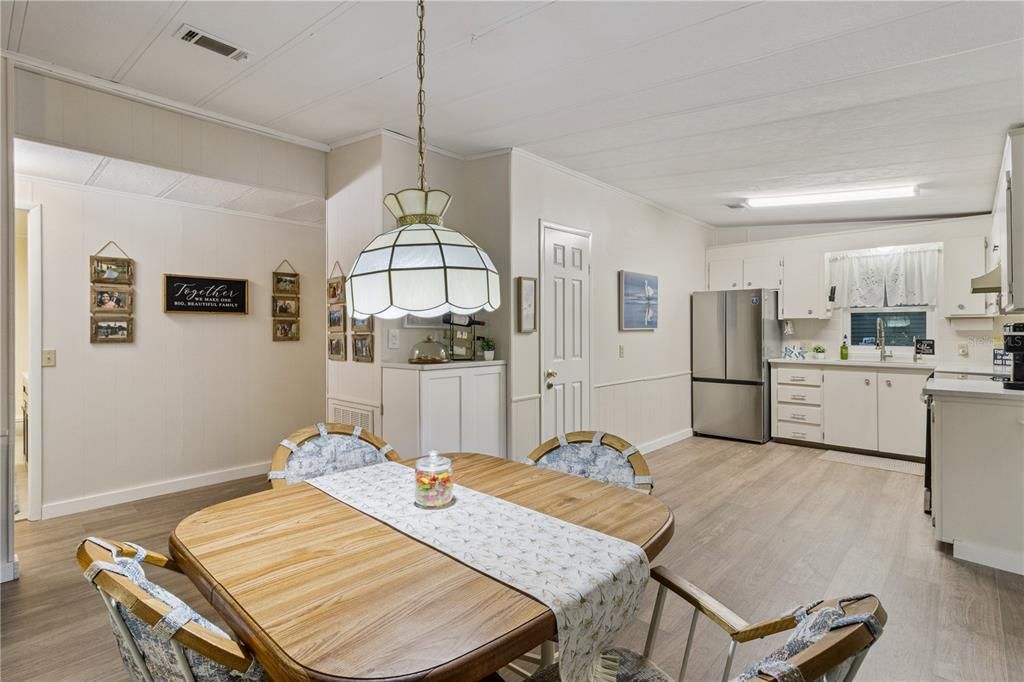 For Sale: $165,000 (2 beds, 2 baths, 1014 Square Feet)