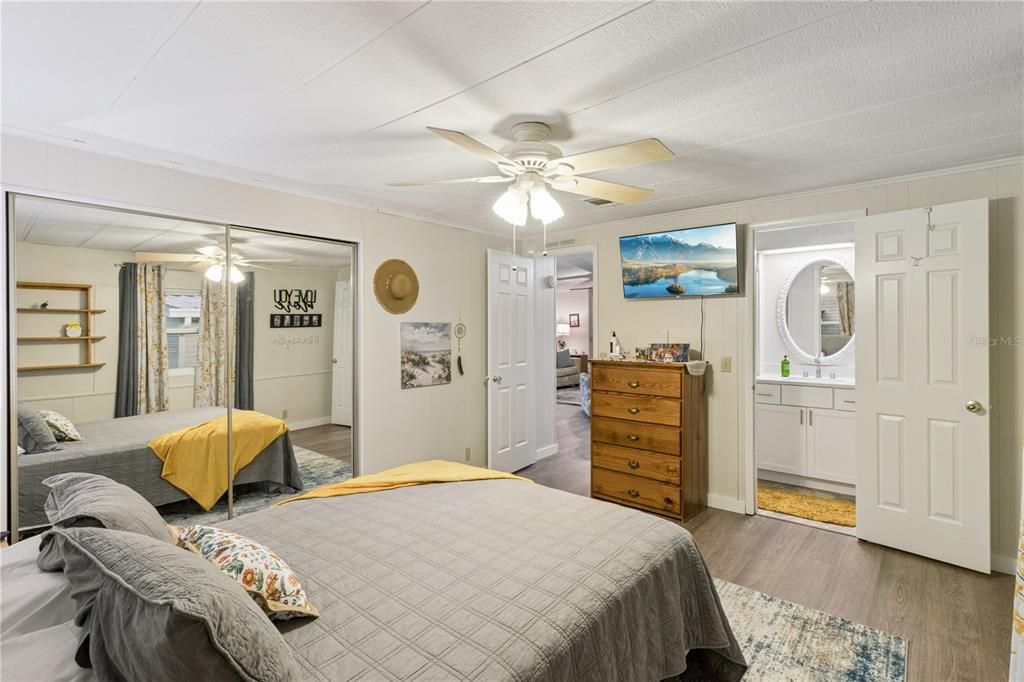 For Sale: $165,000 (2 beds, 2 baths, 1014 Square Feet)