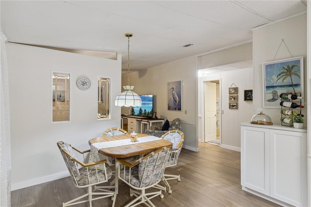 For Sale: $165,000 (2 beds, 2 baths, 1014 Square Feet)