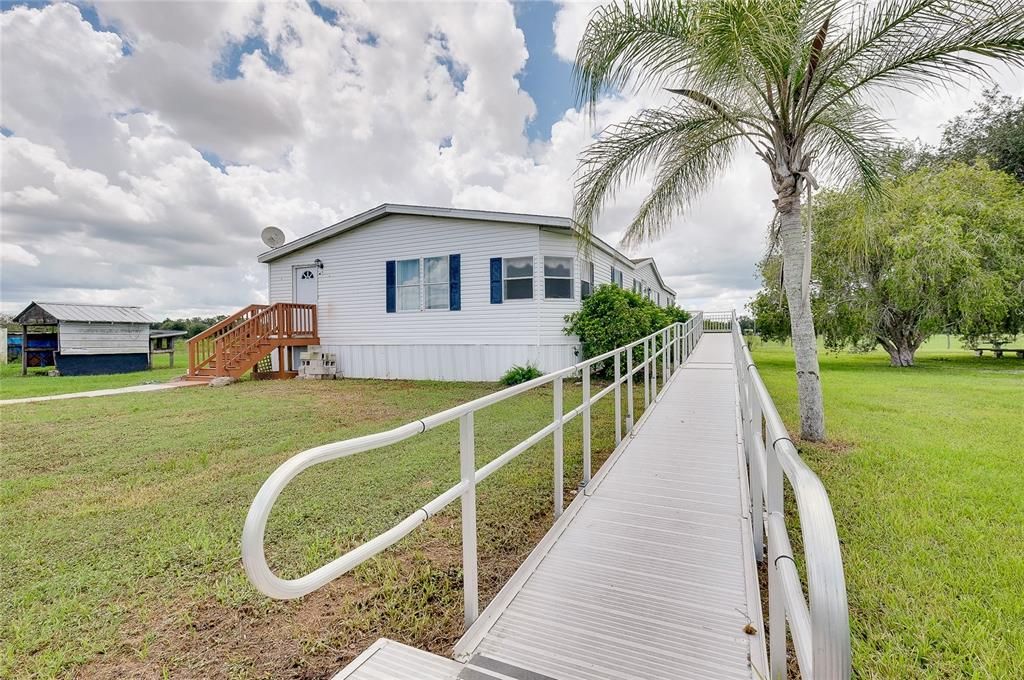 For Sale: $369,000 (4 beds, 2 baths, 1984 Square Feet)