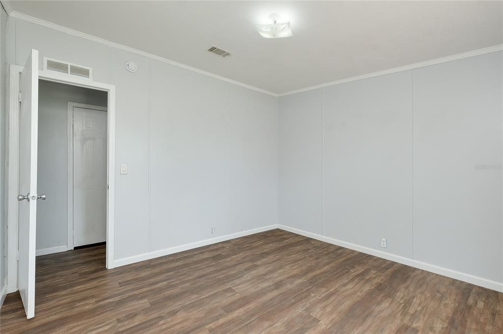 For Sale: $369,000 (4 beds, 2 baths, 1984 Square Feet)