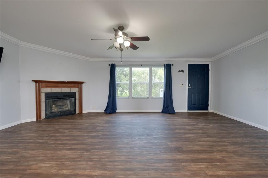 For Sale: $369,000 (4 beds, 2 baths, 1984 Square Feet)