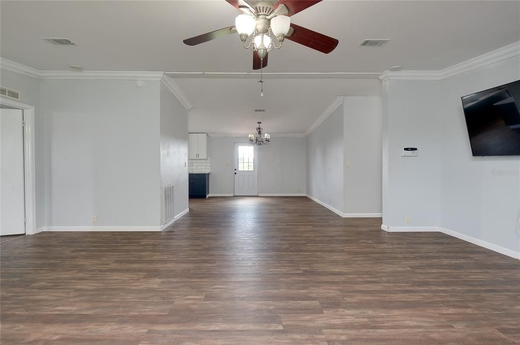 For Sale: $369,000 (4 beds, 2 baths, 1984 Square Feet)
