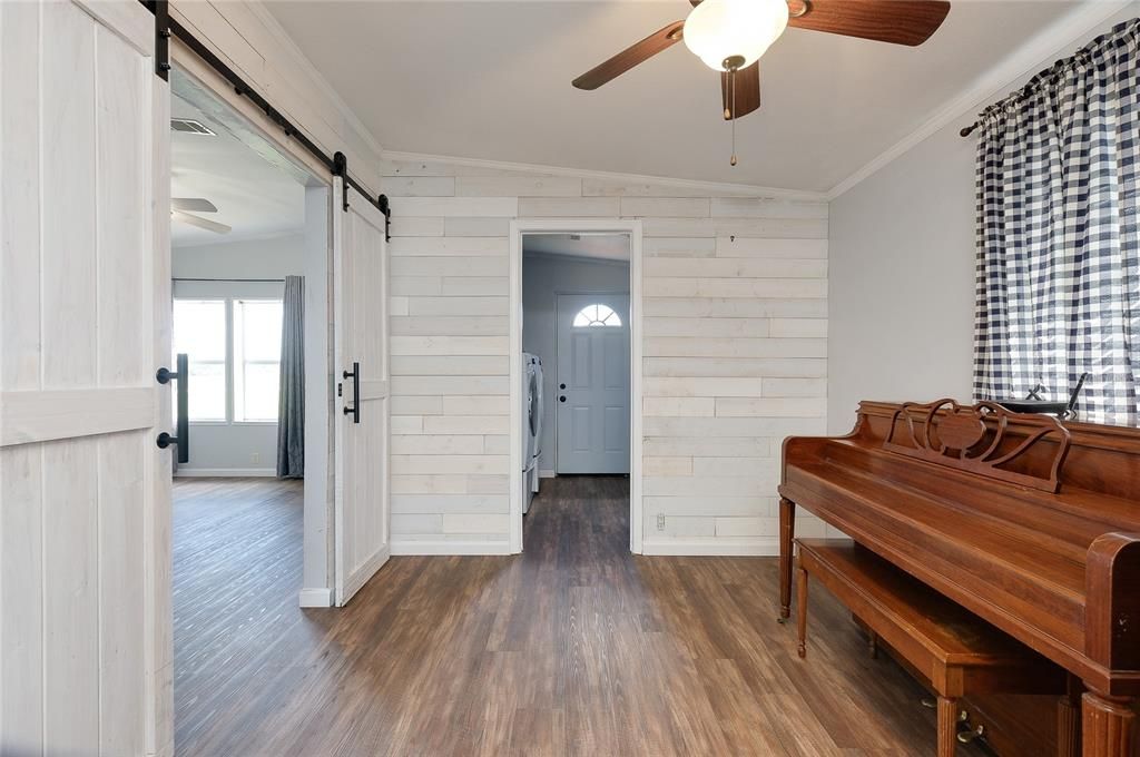 For Sale: $369,000 (4 beds, 2 baths, 1984 Square Feet)