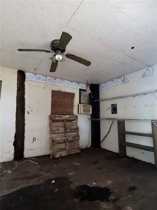 For Sale: $369,000 (4 beds, 2 baths, 1984 Square Feet)