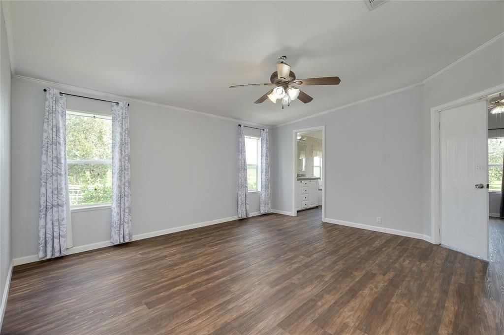 For Sale: $369,000 (4 beds, 2 baths, 1984 Square Feet)