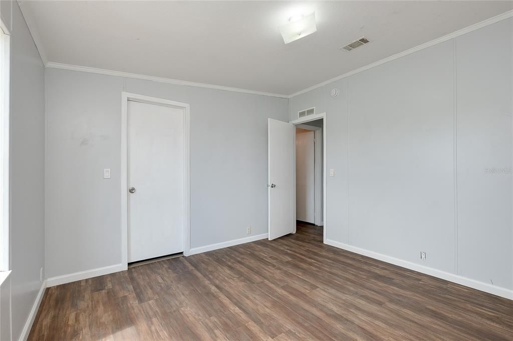 For Sale: $369,000 (4 beds, 2 baths, 1984 Square Feet)