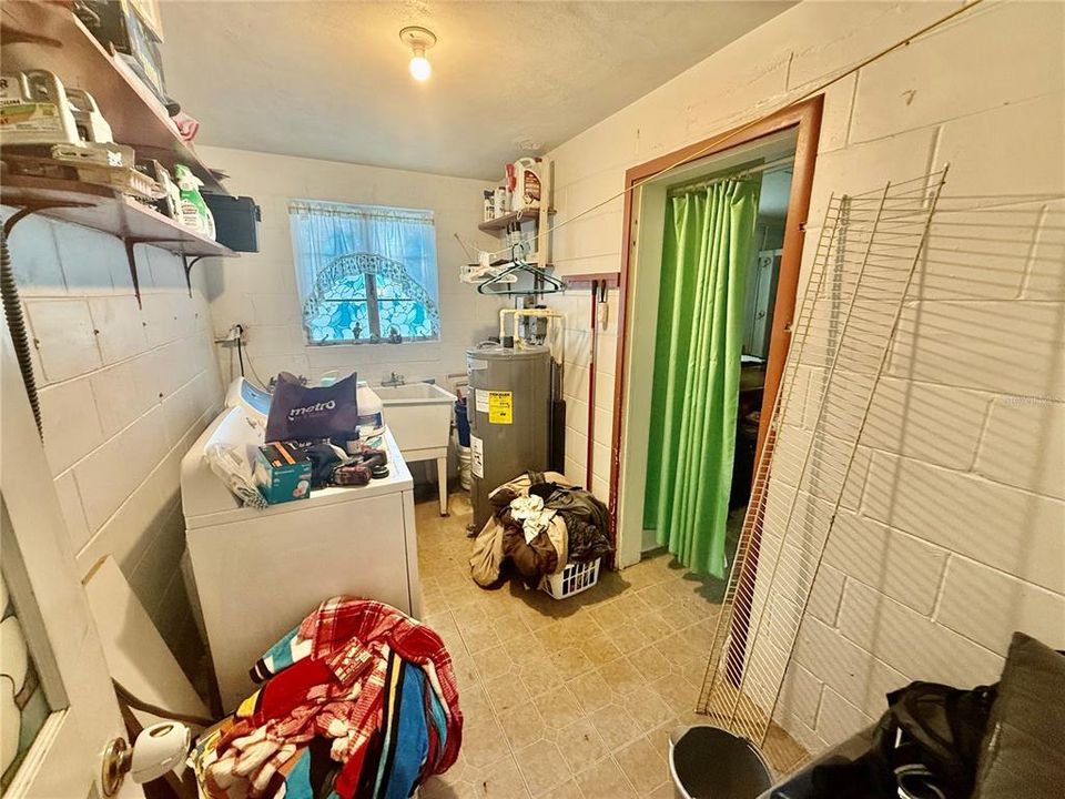 For Sale: $219,900 (2 beds, 1 baths, 960 Square Feet)