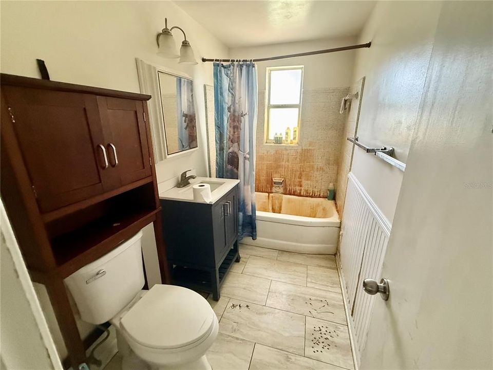 For Sale: $219,900 (2 beds, 1 baths, 960 Square Feet)