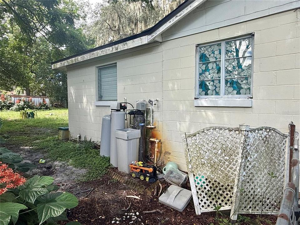 For Sale: $219,900 (2 beds, 1 baths, 960 Square Feet)
