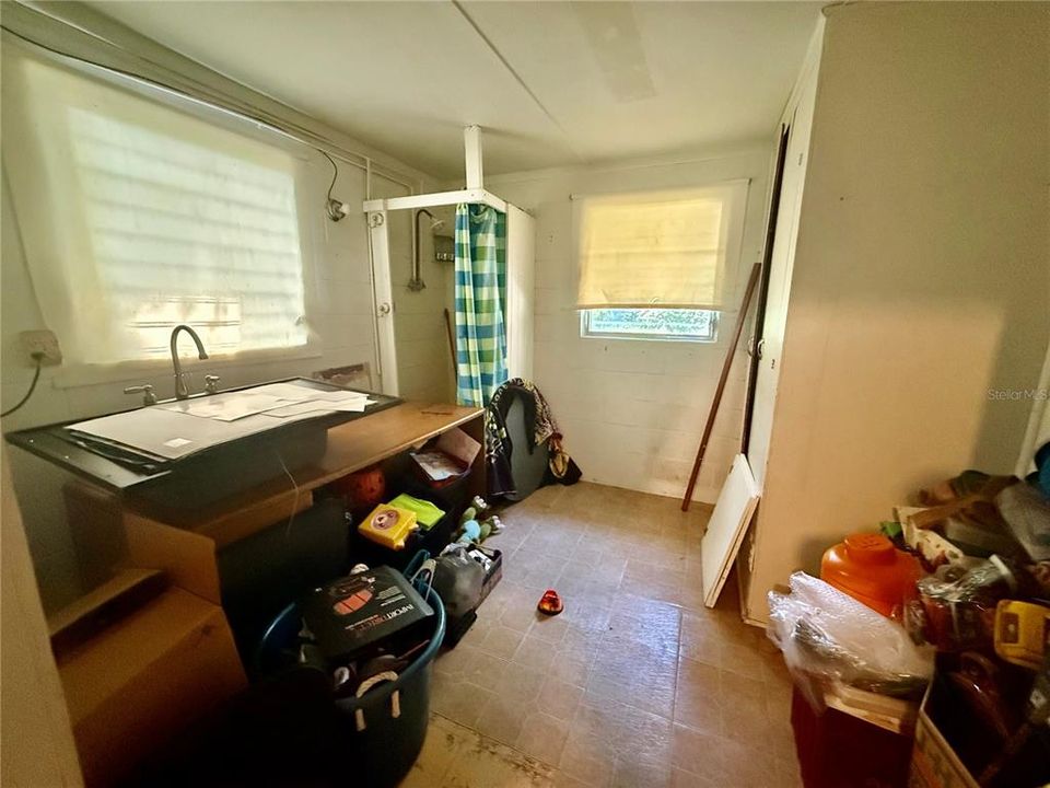 For Sale: $219,900 (2 beds, 1 baths, 960 Square Feet)