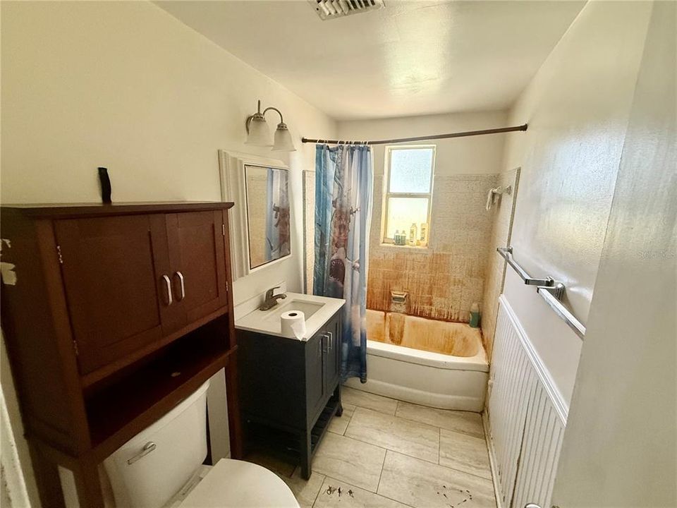 For Sale: $219,900 (2 beds, 1 baths, 960 Square Feet)