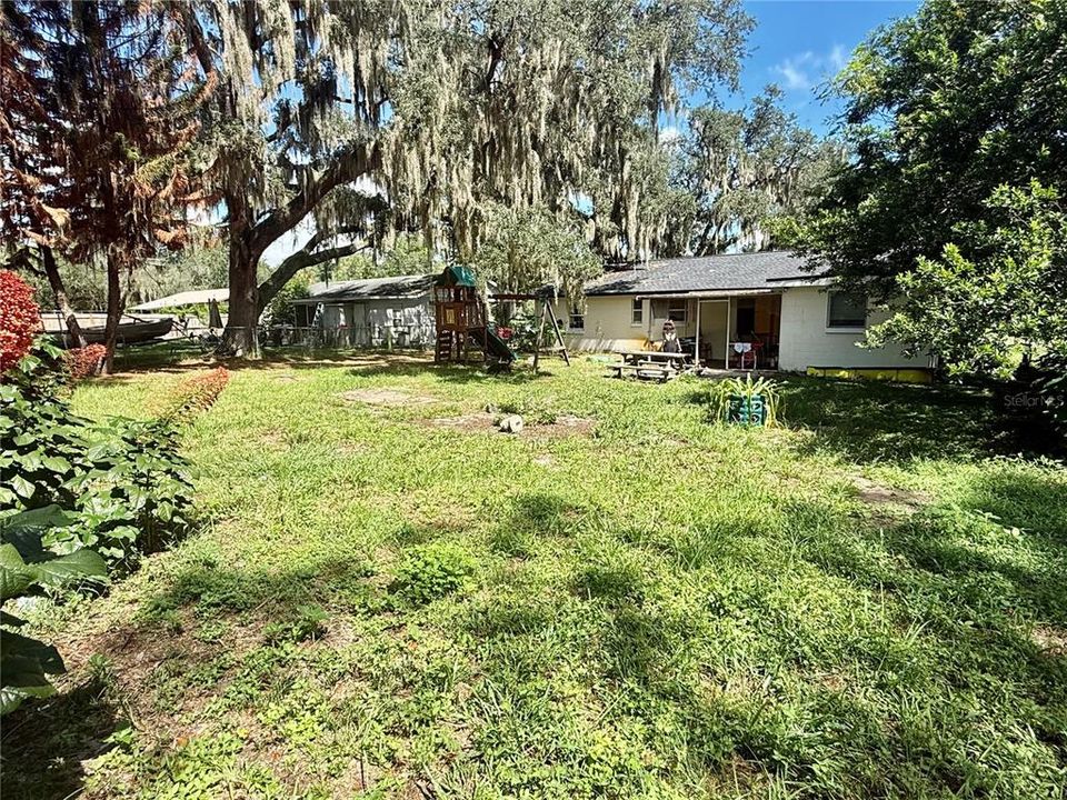 For Sale: $219,900 (2 beds, 1 baths, 960 Square Feet)