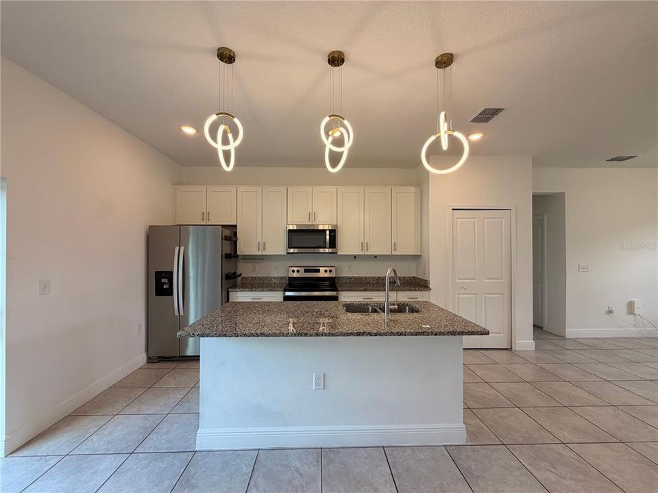 For Rent: $2,200 (4 beds, 2 baths, 1578 Square Feet)