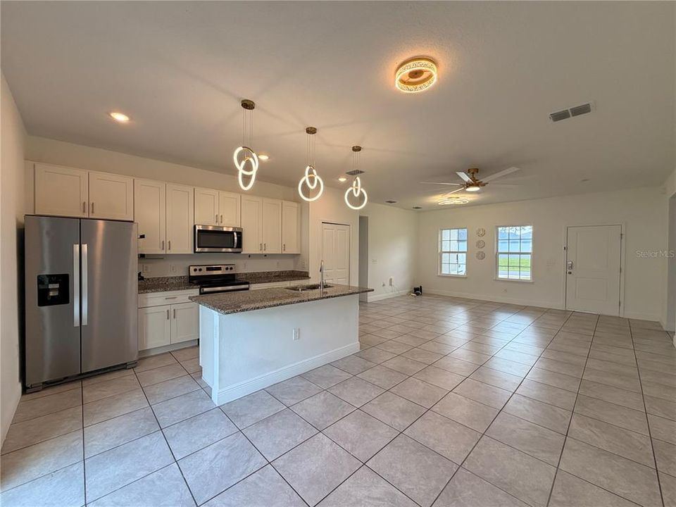 For Rent: $2,200 (4 beds, 2 baths, 1578 Square Feet)