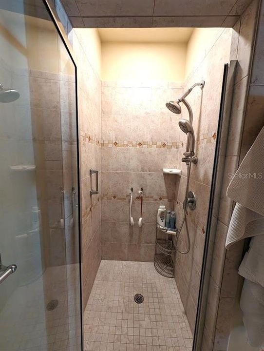 For Rent: $2,300 (3 beds, 2 baths, 1701 Square Feet)