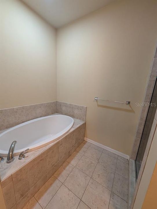 For Rent: $2,300 (3 beds, 2 baths, 1701 Square Feet)