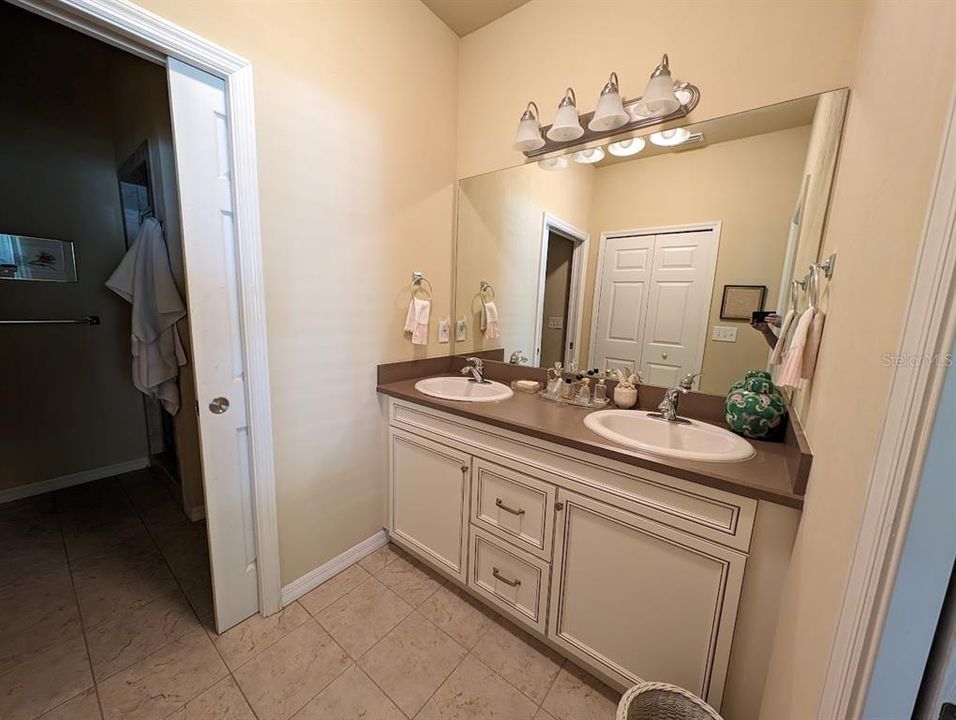 For Rent: $2,300 (3 beds, 2 baths, 1701 Square Feet)