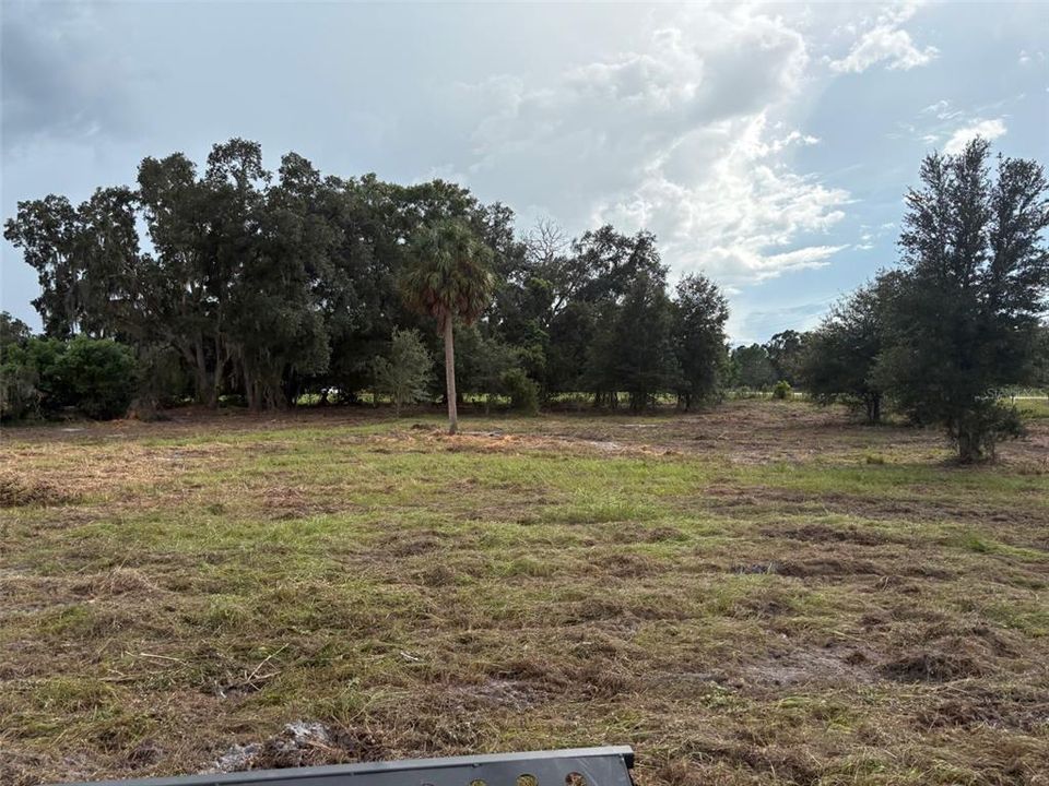 На продажу: $889,000 (11.20 acres)