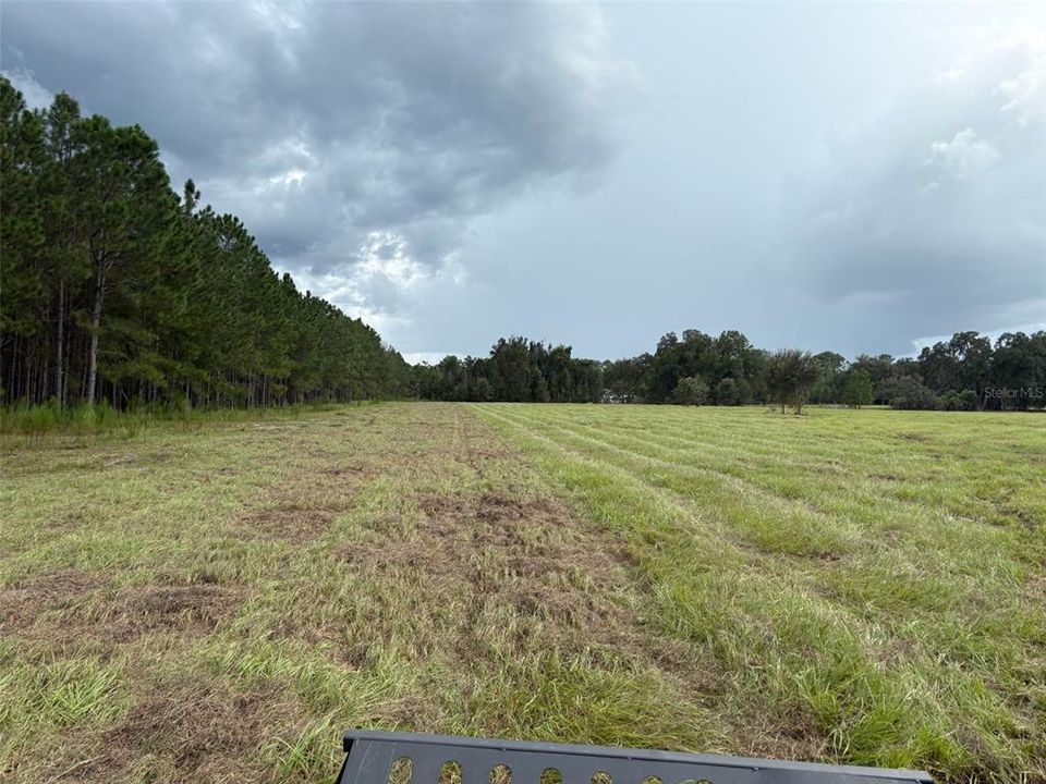 На продажу: $889,000 (11.20 acres)