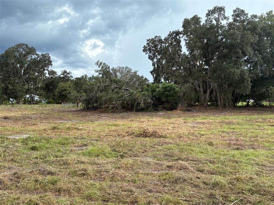 На продажу: $889,000 (11.20 acres)
