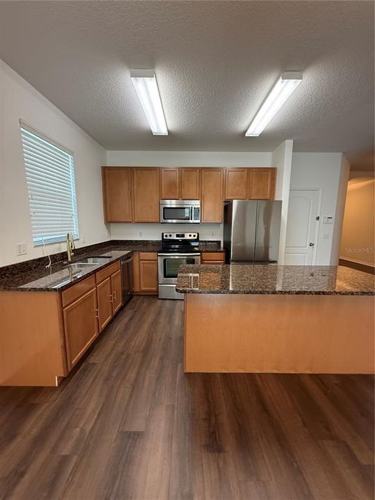 В аренду: $2,500 (4 спален, 2 ванн, 1710 Квадратных фут)
