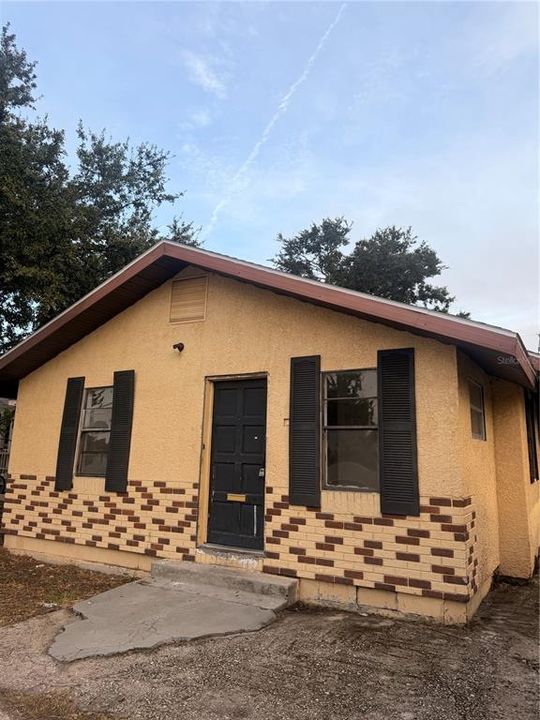 For Sale: $159,000 (2 beds, 1 baths, 958 Square Feet)