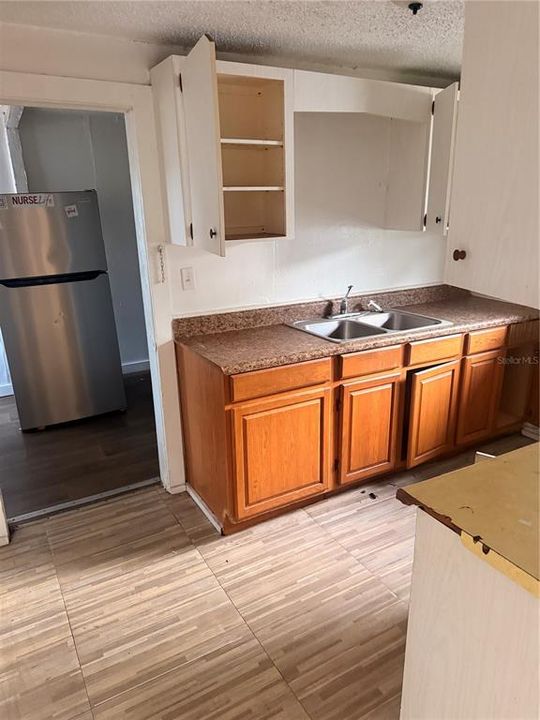For Sale: $159,000 (2 beds, 1 baths, 958 Square Feet)