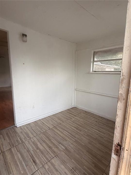 For Sale: $159,000 (2 beds, 1 baths, 958 Square Feet)