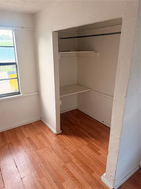 For Sale: $159,000 (2 beds, 1 baths, 958 Square Feet)
