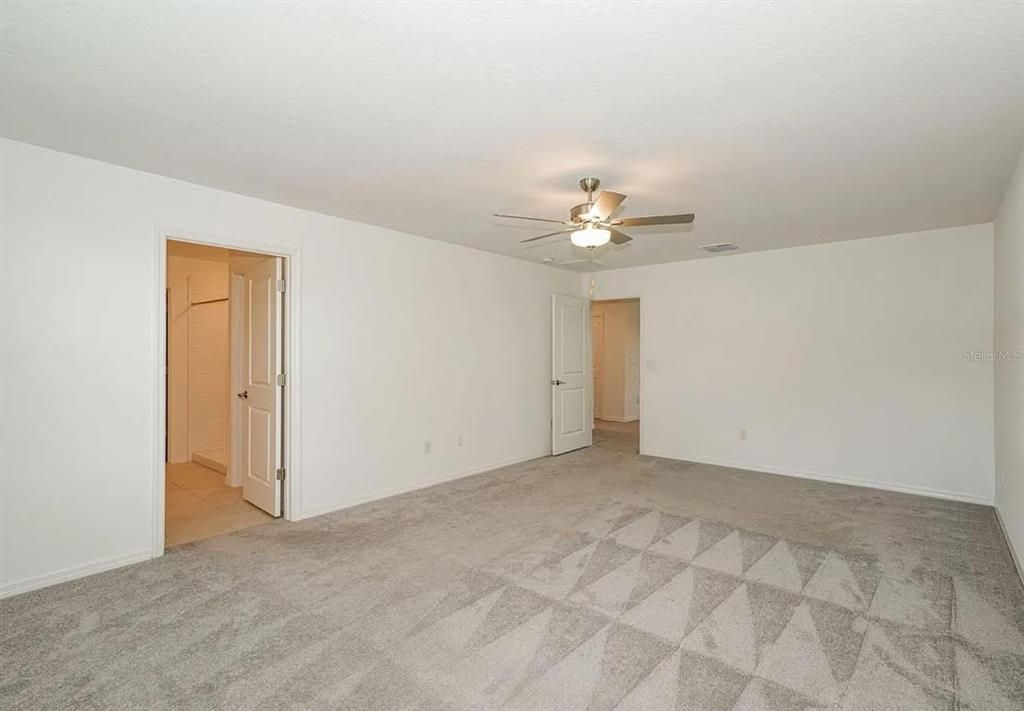 For Rent: $2,900 (6 beds, 3 baths, 3092 Square Feet)