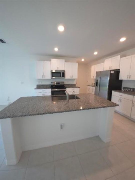 For Rent: $2,900 (6 beds, 3 baths, 3092 Square Feet)