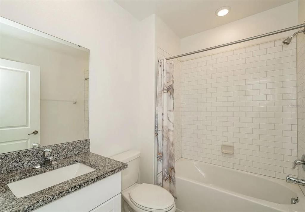 For Rent: $2,900 (6 beds, 3 baths, 3092 Square Feet)