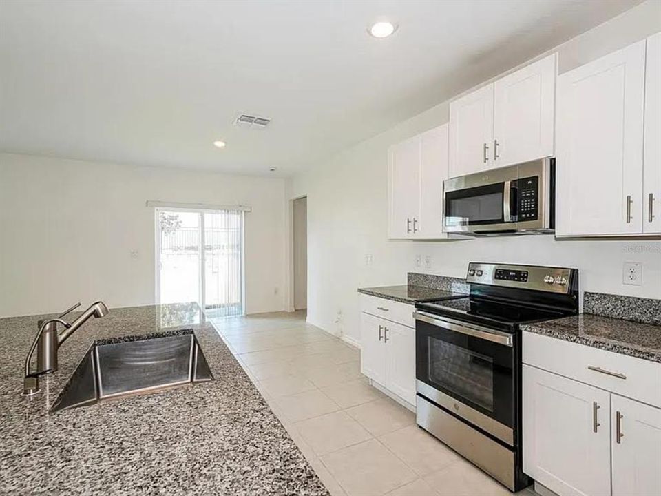For Rent: $2,900 (6 beds, 3 baths, 3092 Square Feet)