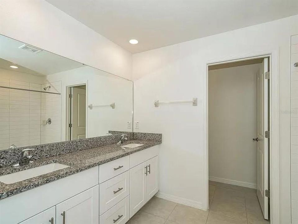 For Rent: $2,900 (6 beds, 3 baths, 3092 Square Feet)