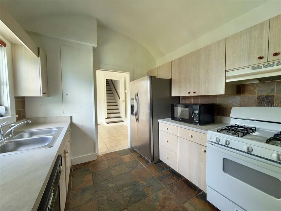 For Sale: $275,000 (3 beds, 2 baths, 1738 Square Feet)
