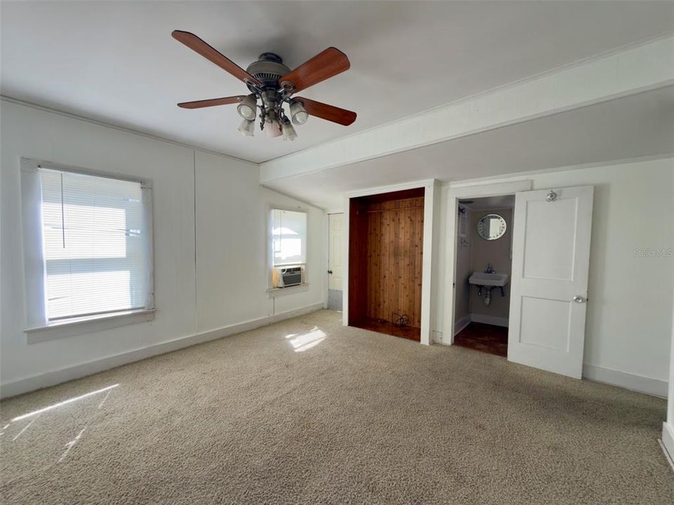For Sale: $275,000 (3 beds, 2 baths, 1738 Square Feet)