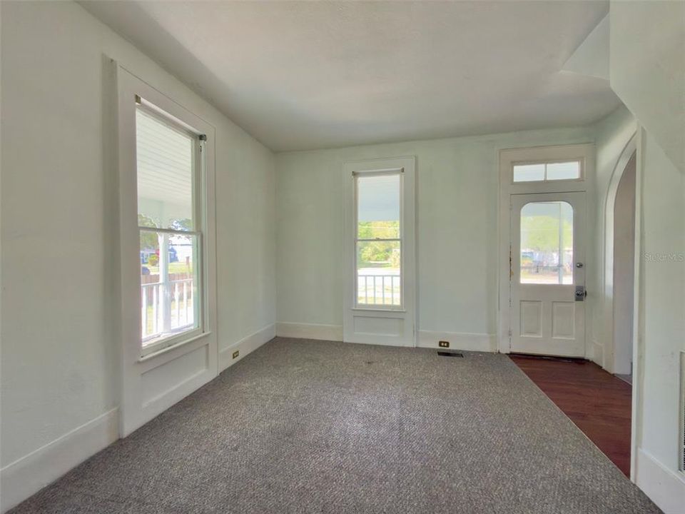 For Sale: $275,000 (3 beds, 2 baths, 1738 Square Feet)